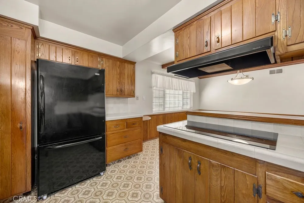 2226 250th Lomita, CA 90717