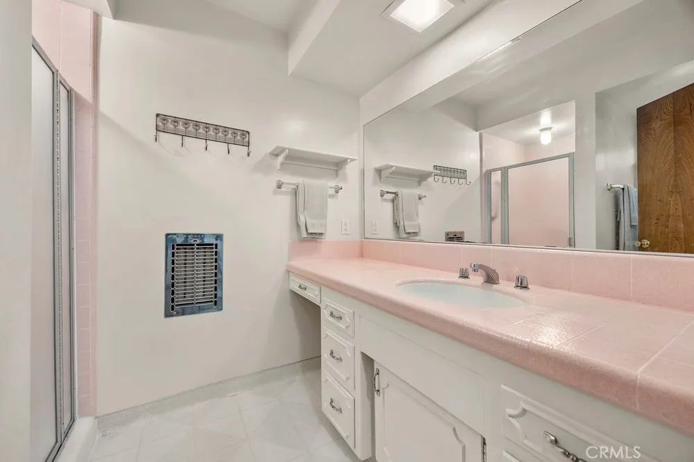 2226 250th Lomita, CA 90717