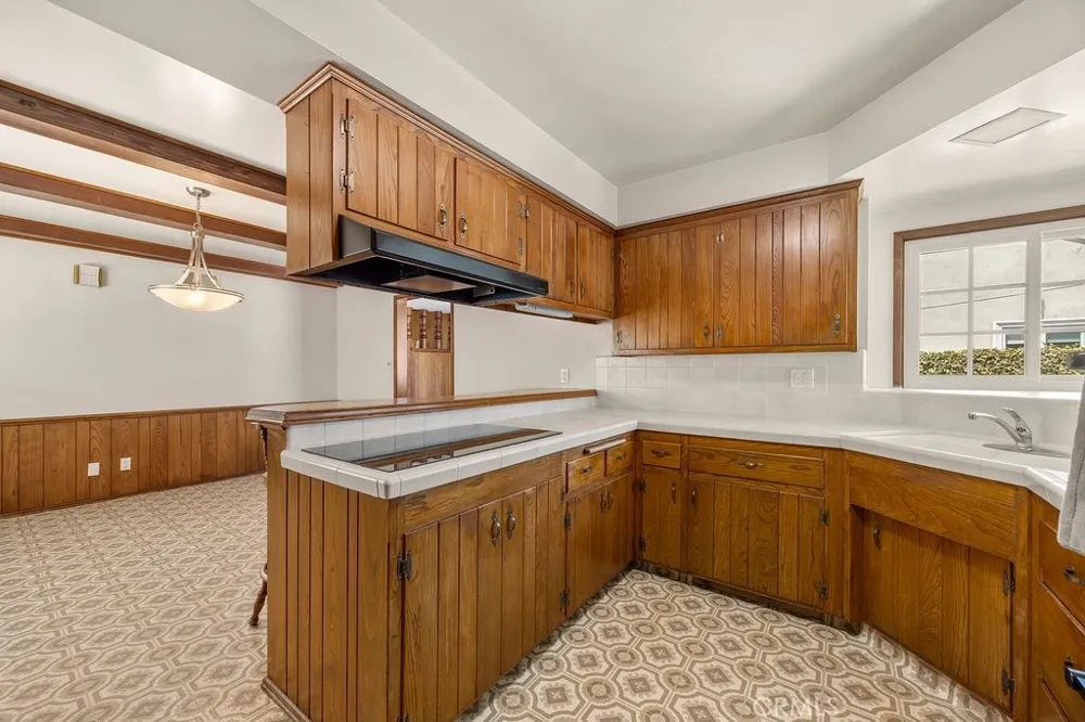 2226 250th Lomita, CA 90717