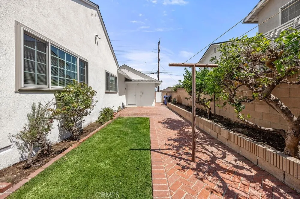 2226 250th Lomita, CA 90717