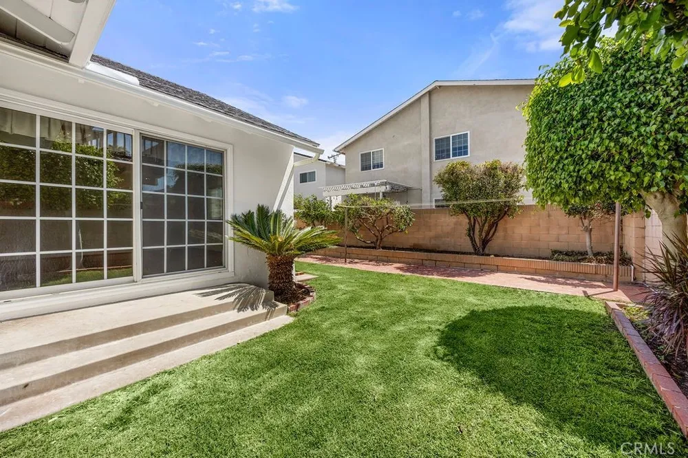 2226 250th Lomita, CA 90717
