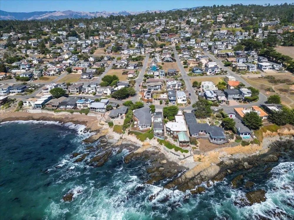 1980 Sherwood Drive Cambria, CA 93428