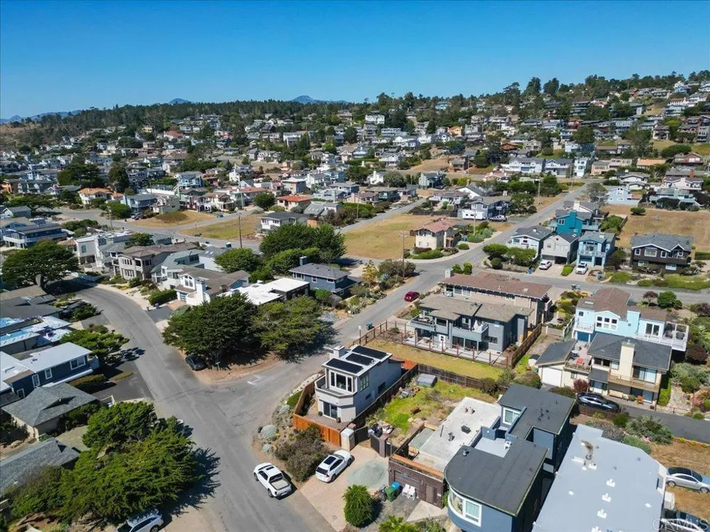 1980 Sherwood Drive Cambria, CA 93428