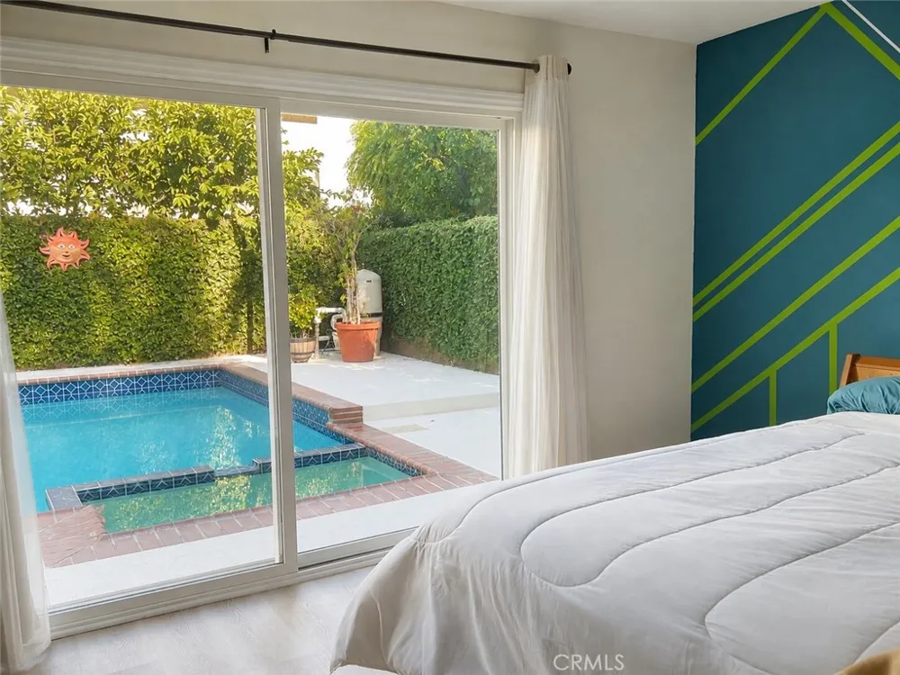 8012 Comanche Winnetka, CA 91306
