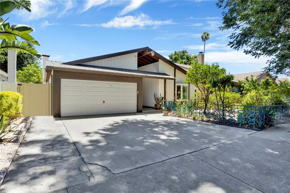 8012 Comanche Winnetka, CA 91306