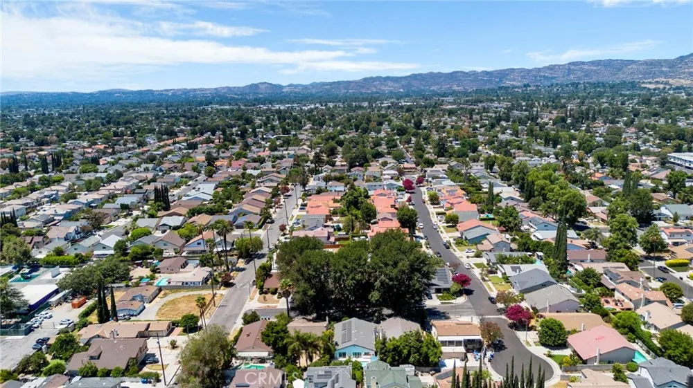 8012 Comanche Winnetka, CA 91306