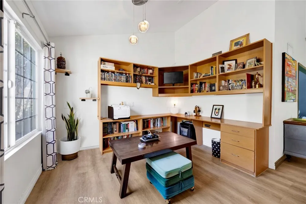 8012 Comanche Winnetka, CA 91306