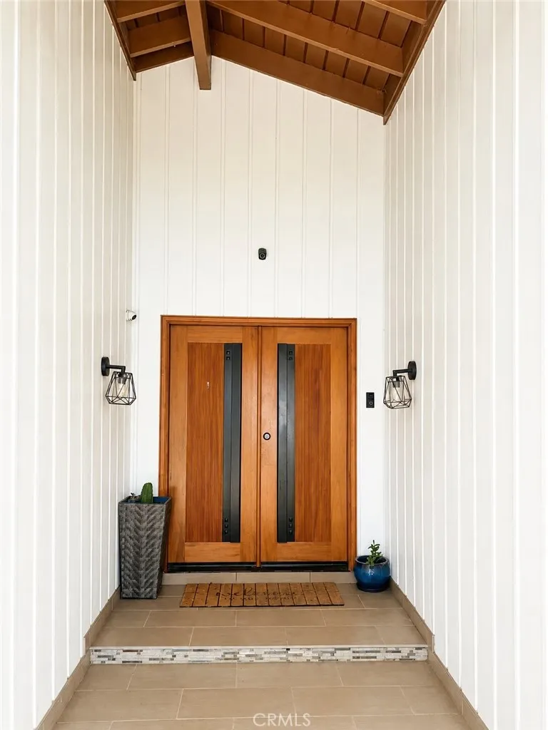 8012 Comanche Winnetka, CA 91306