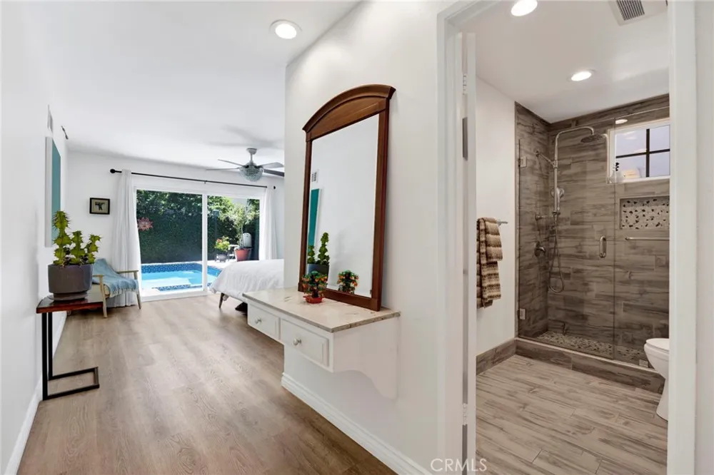 8012 Comanche Winnetka, CA 91306