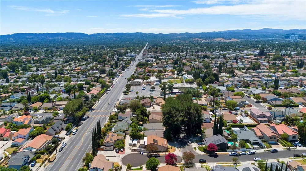 8012 Comanche Winnetka, CA 91306