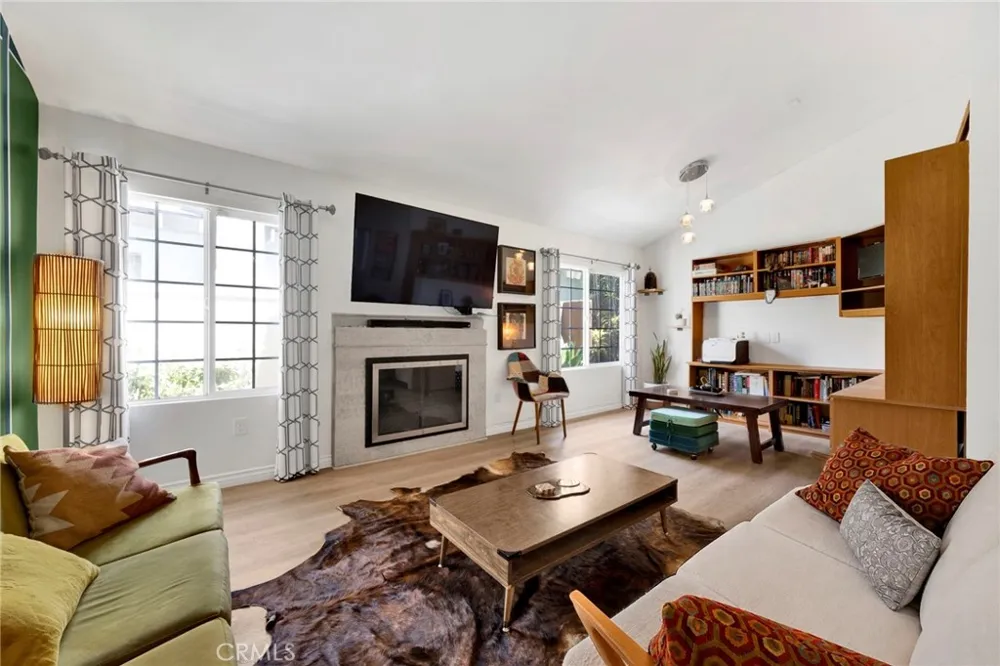 8012 Comanche Winnetka, CA 91306