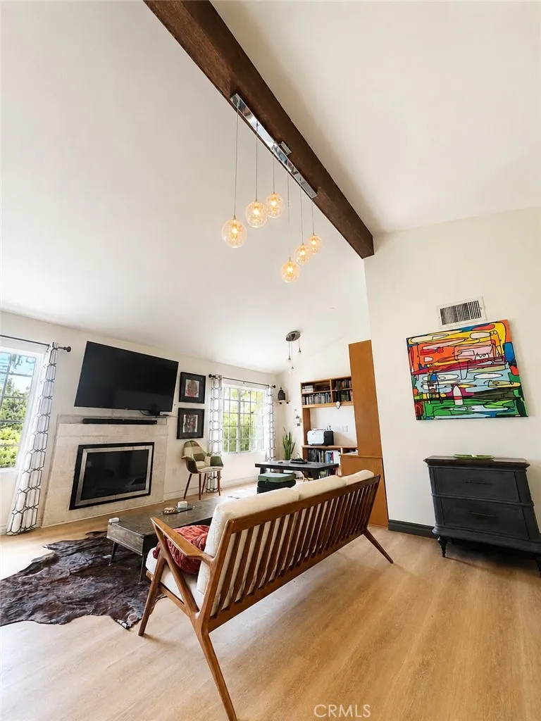 8012 Comanche Winnetka, CA 91306