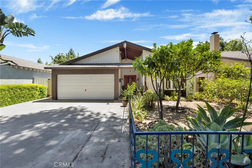 8012 Comanche Winnetka, CA 91306