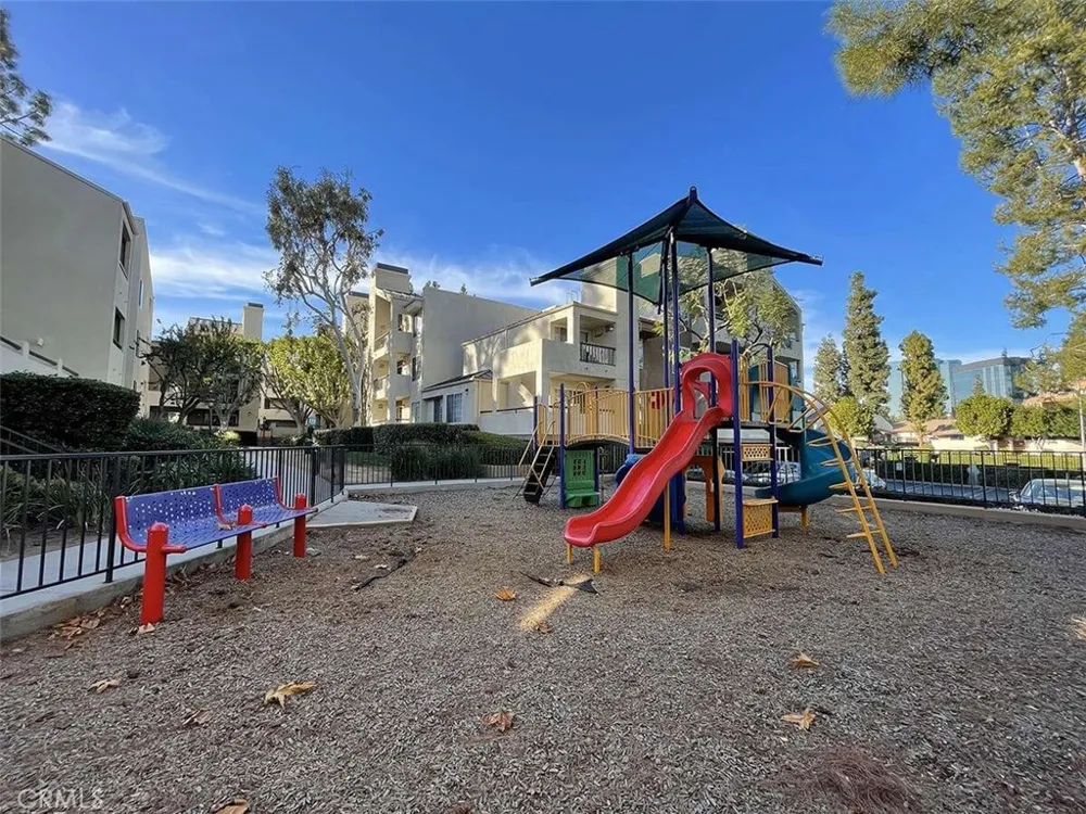 5500 Owensmouth #218 Woodland Hills, CA 91367