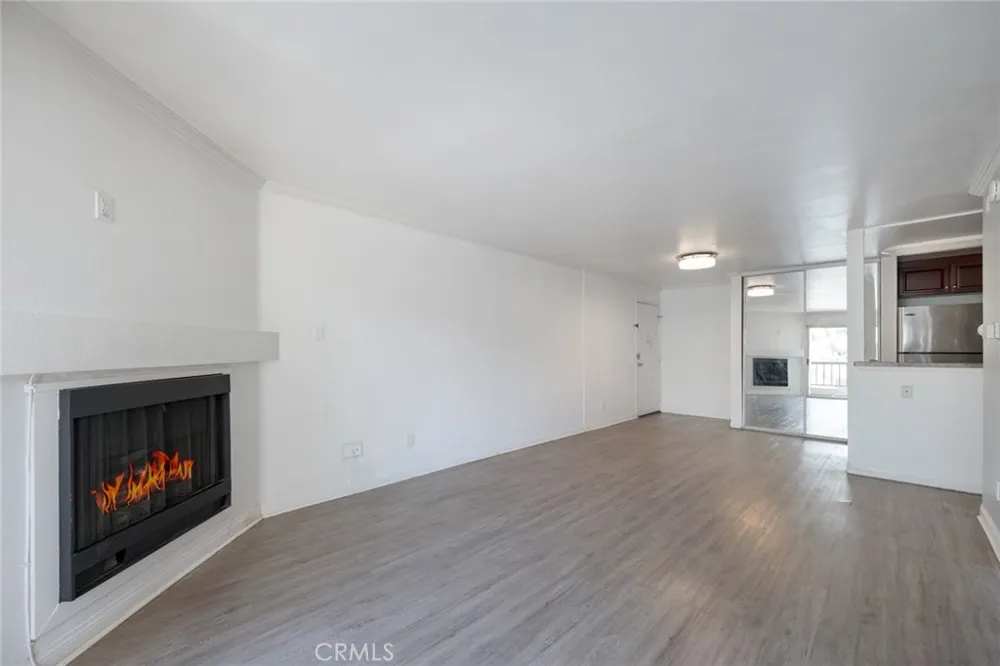5500 Owensmouth #218 Woodland Hills, CA 91367