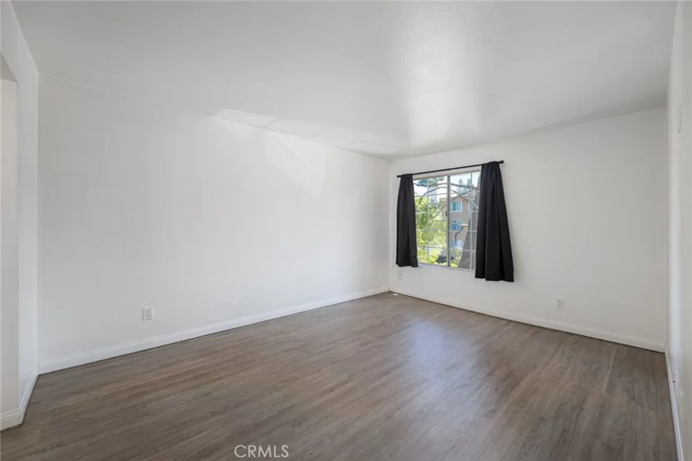 5500 Owensmouth #218 Woodland Hills, CA 91367