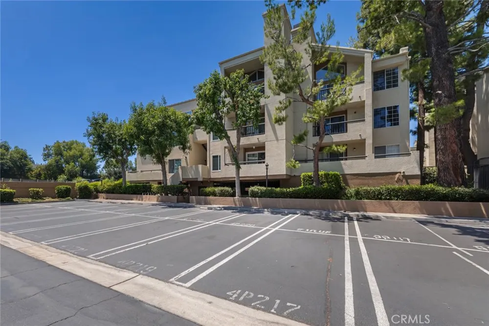 5500 Owensmouth #218 Woodland Hills, CA 91367