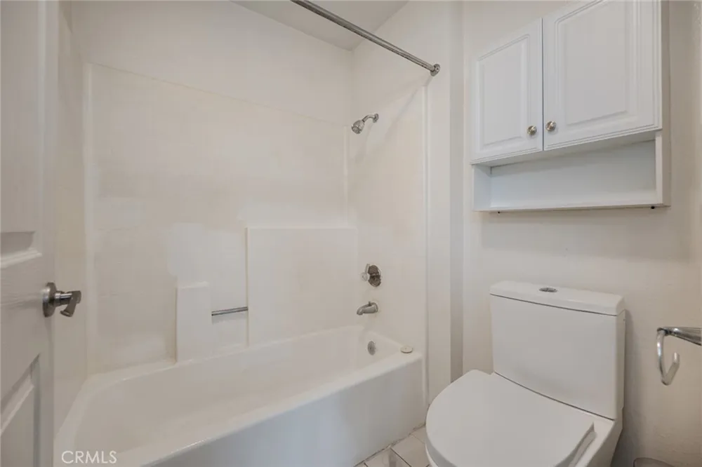 5500 Owensmouth #218 Woodland Hills, CA 91367
