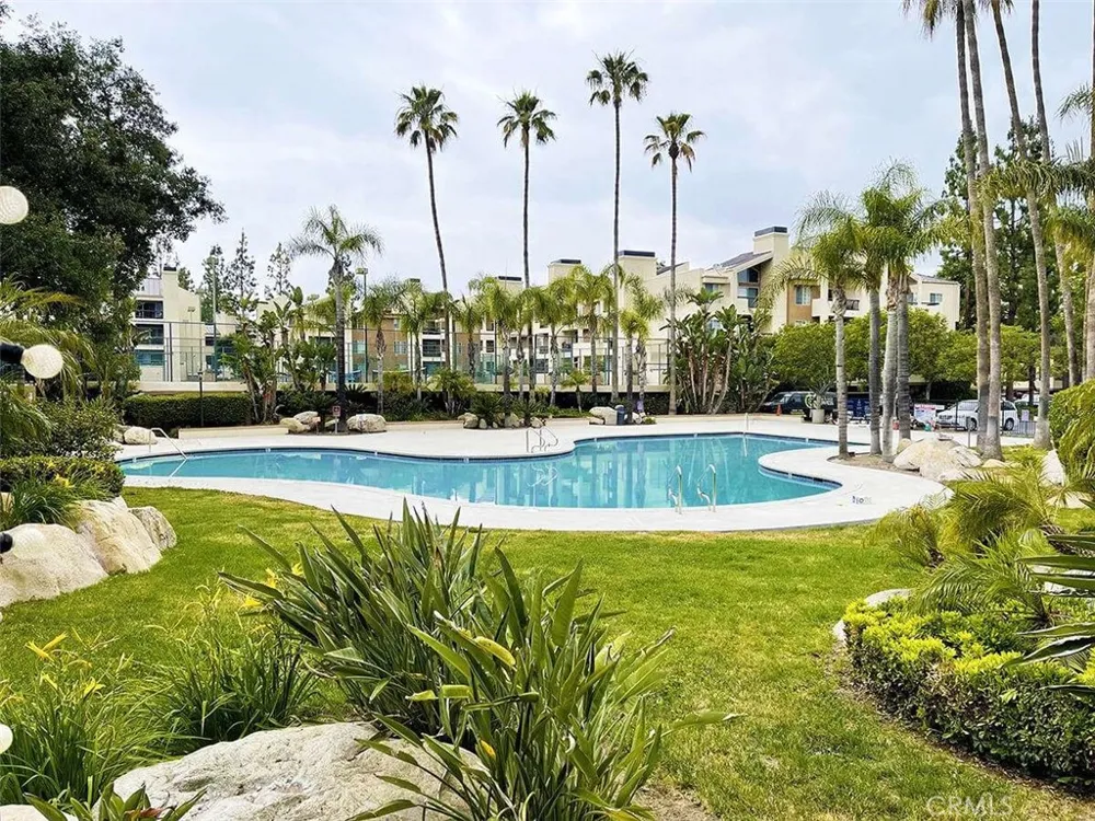 5500 Owensmouth #218 Woodland Hills, CA 91367