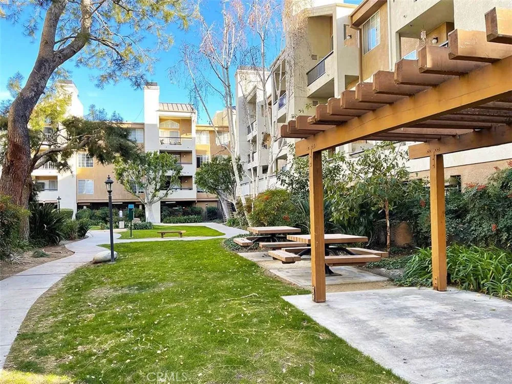 5500 Owensmouth #218 Woodland Hills, CA 91367