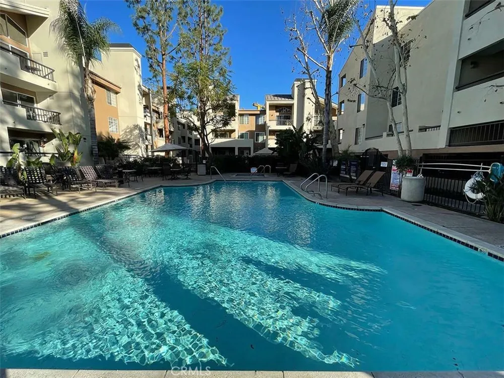 5500 Owensmouth #218 Woodland Hills, CA 91367
