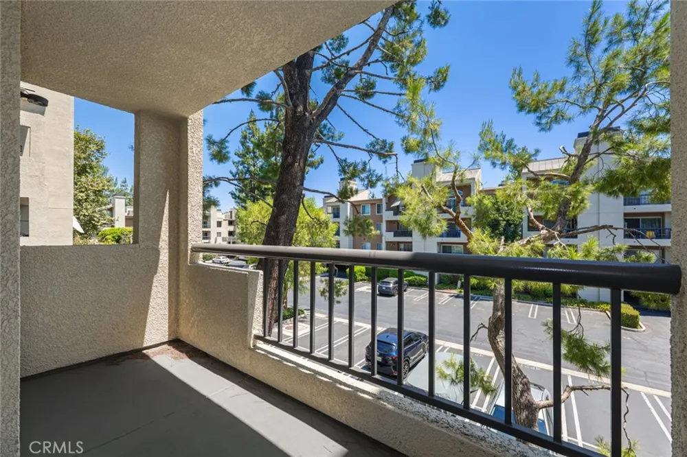 5500 Owensmouth #218 Woodland Hills, CA 91367