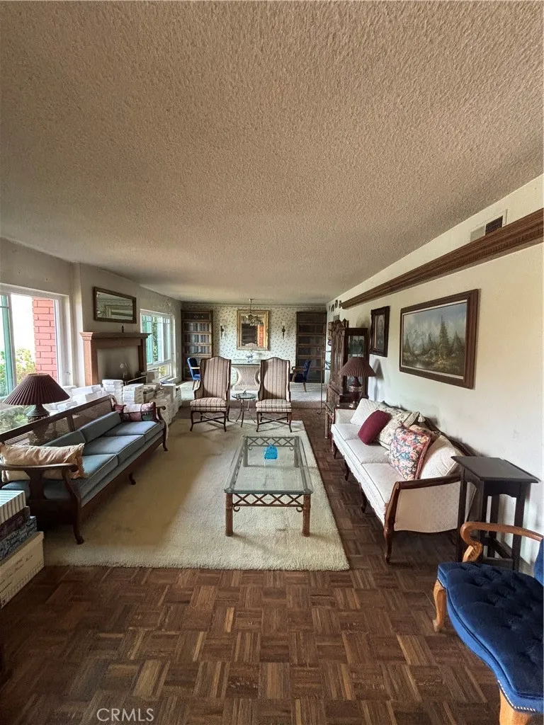 1524 Dover Avenue Thousand Oaks, CA 91360