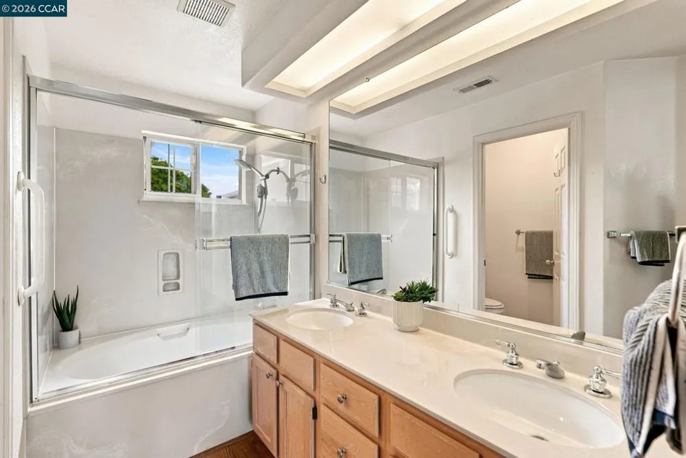 11 Seabreeze Dr Richmond, CA 94804