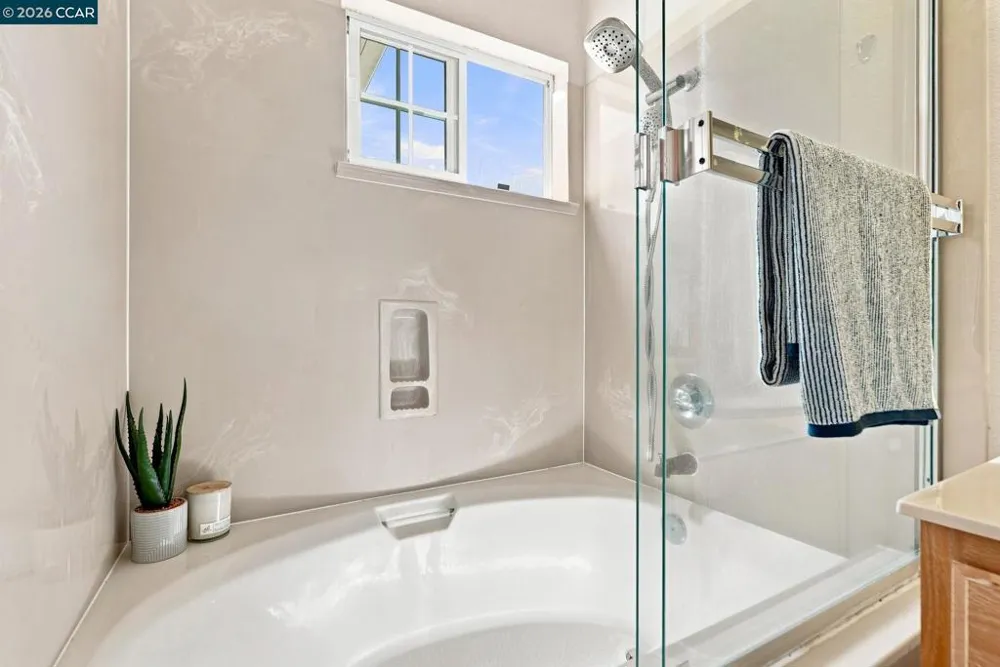 11 Seabreeze Dr Richmond, CA 94804
