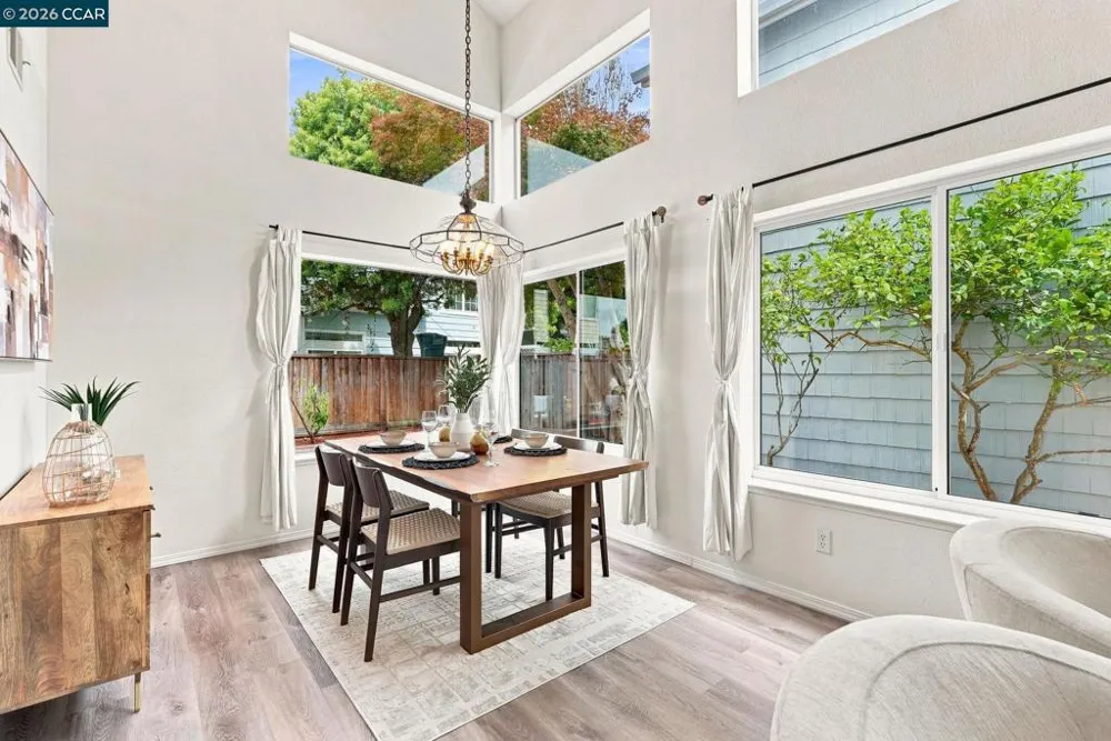 11 Seabreeze Dr Richmond, CA 94804