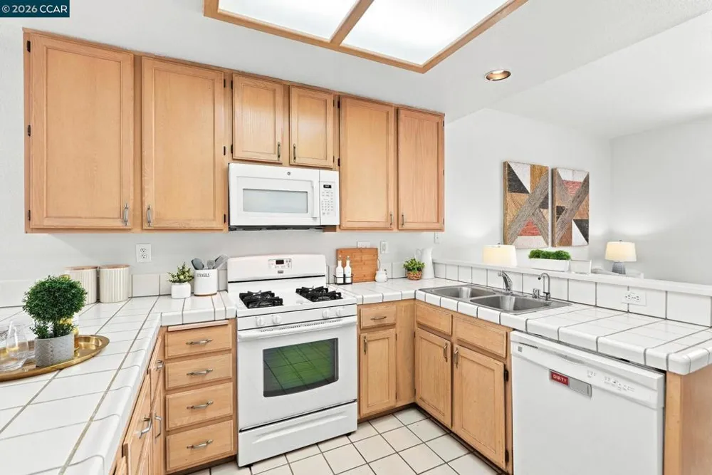 11 Seabreeze Dr Richmond, CA 94804