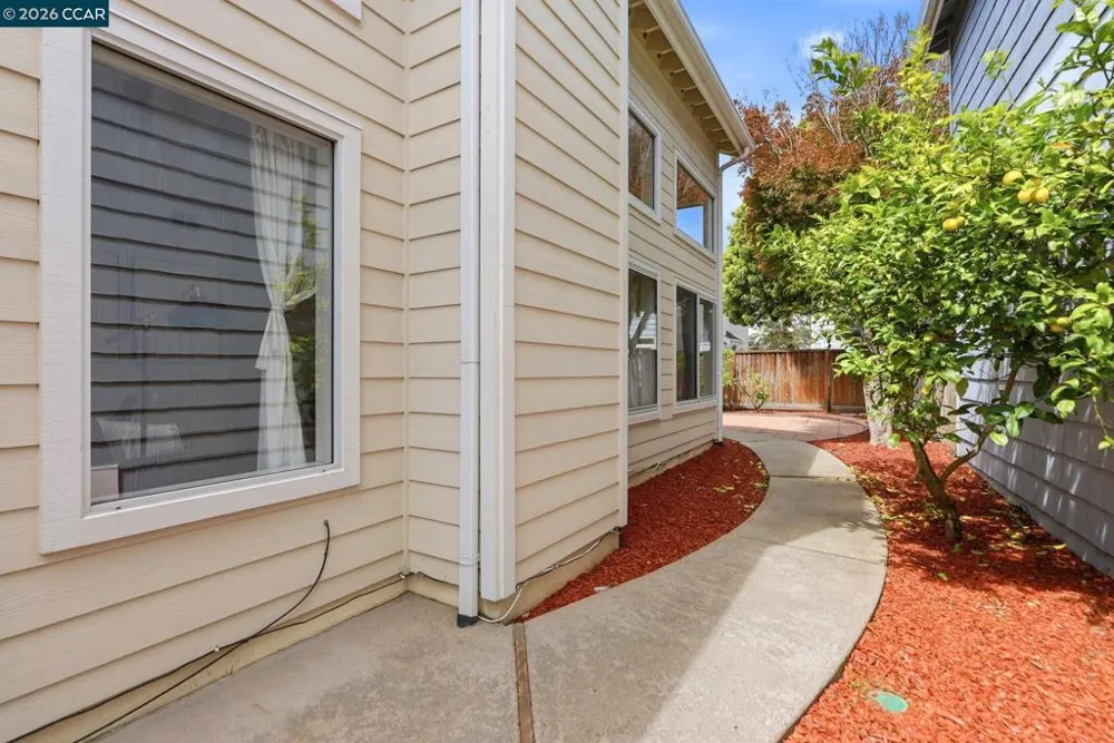 11 Seabreeze Dr Richmond, CA 94804