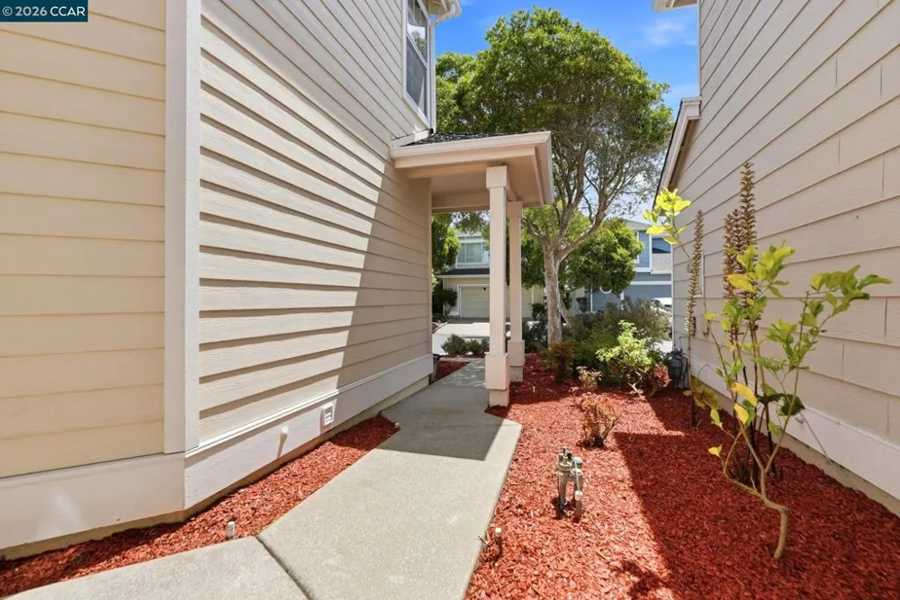 11 Seabreeze Dr Richmond, CA 94804