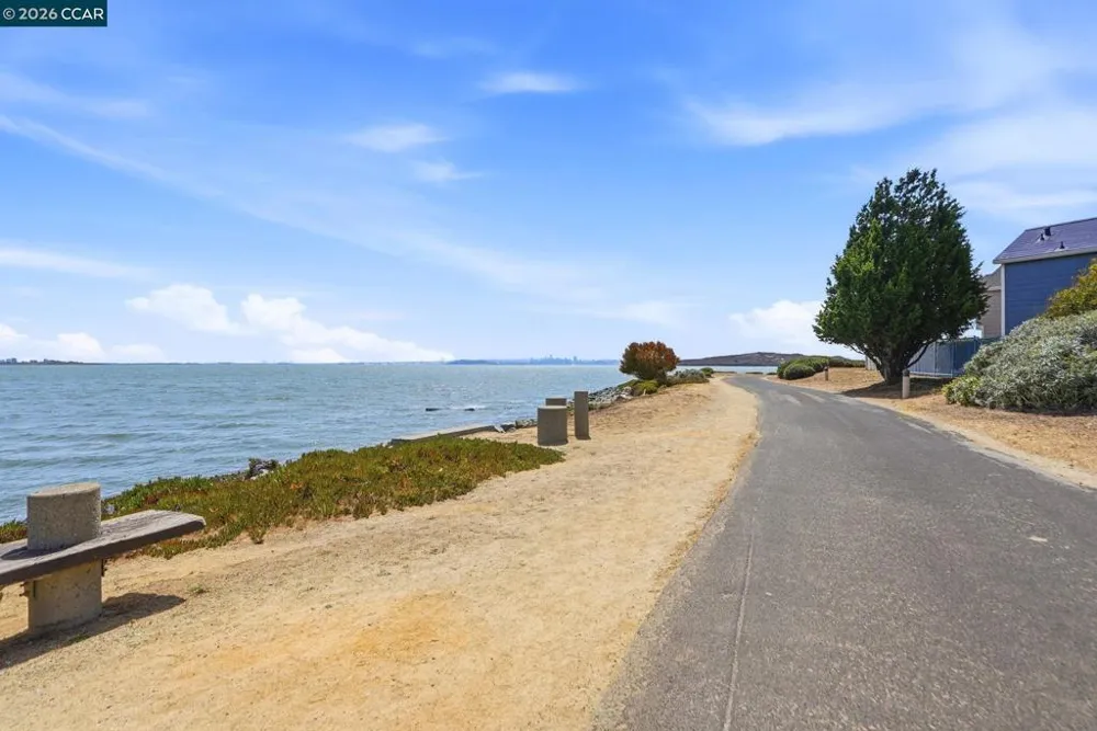 11 Seabreeze Dr Richmond, CA 94804