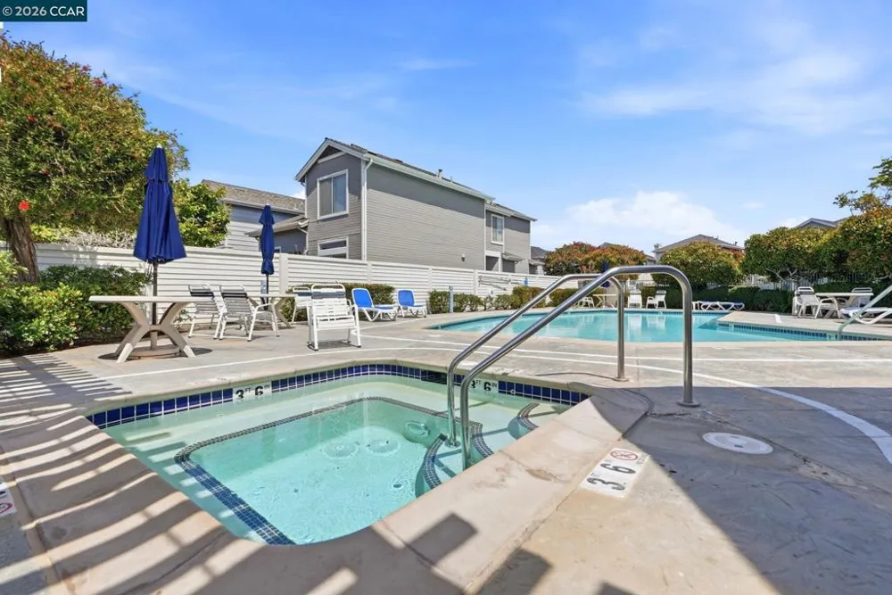 11 Seabreeze Dr Richmond, CA 94804