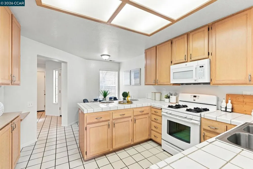 11 Seabreeze Dr Richmond, CA 94804