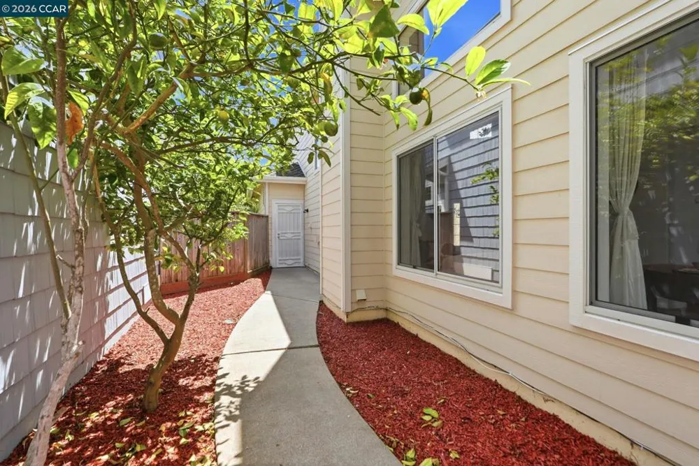 11 Seabreeze Dr Richmond, CA 94804