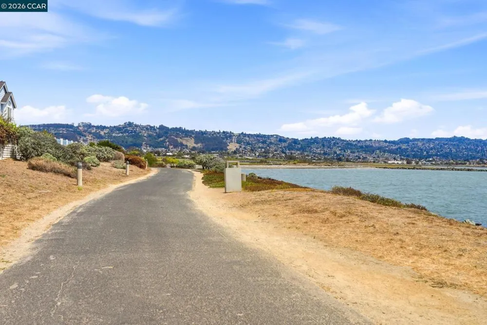 11 Seabreeze Dr Richmond, CA 94804