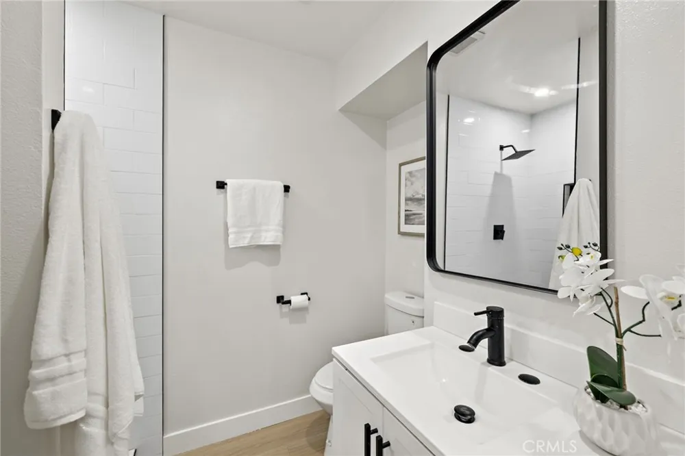 108 Danbury Costa Mesa, CA 92626