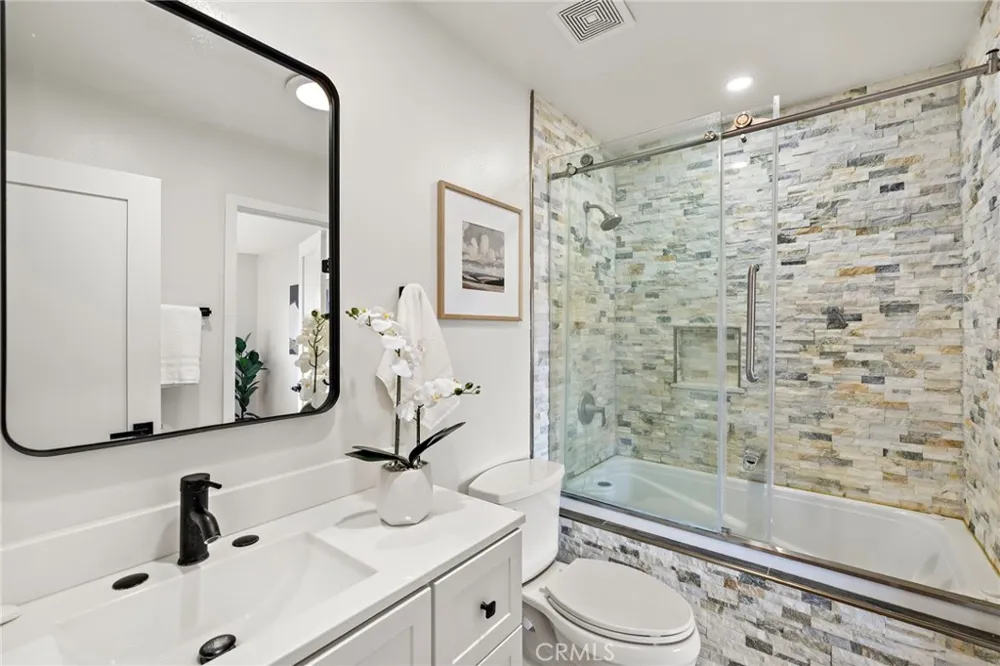 108 Danbury Costa Mesa, CA 92626