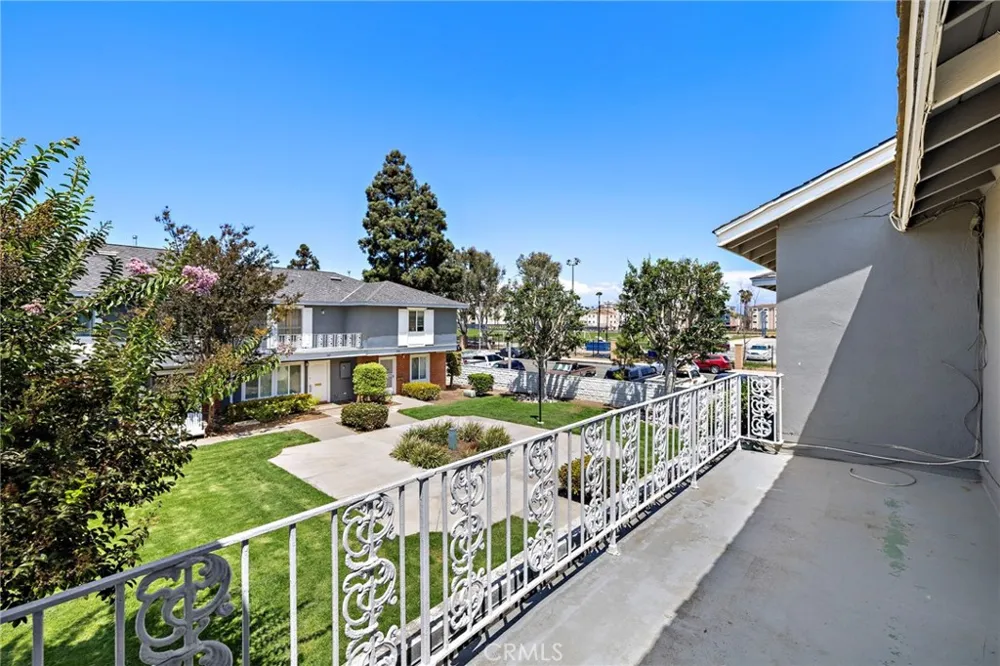 108 Danbury Costa Mesa, CA 92626