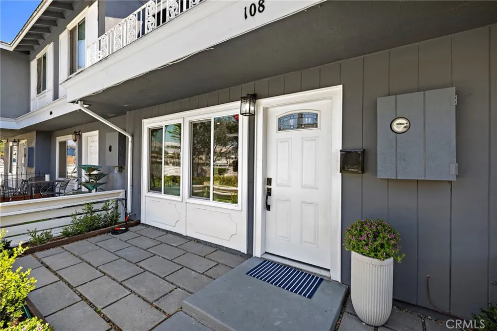 108 Danbury Costa Mesa, CA 92626