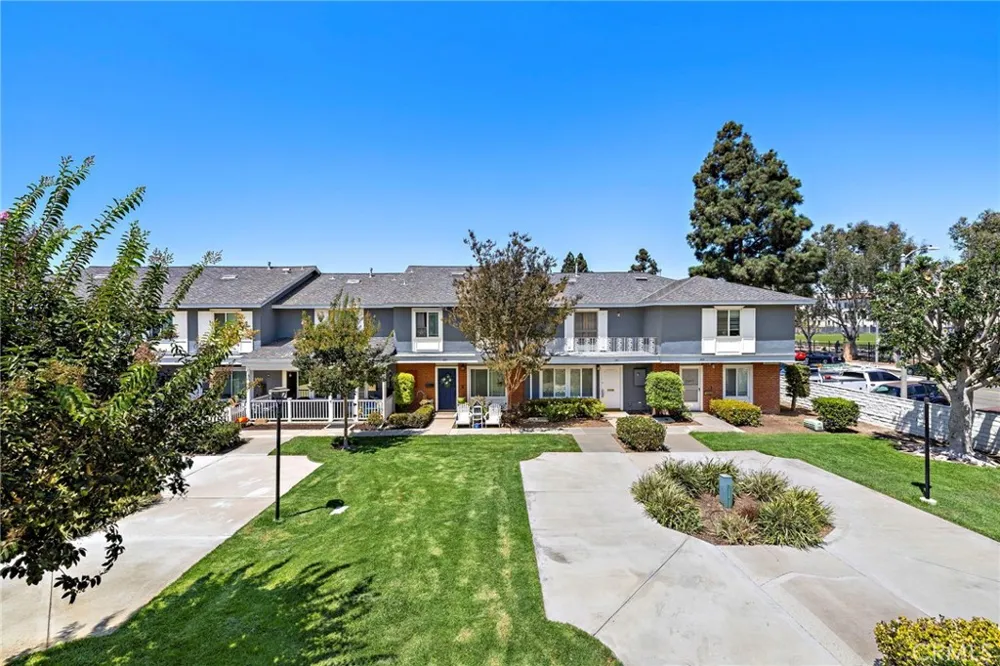 108 Danbury Costa Mesa, CA 92626