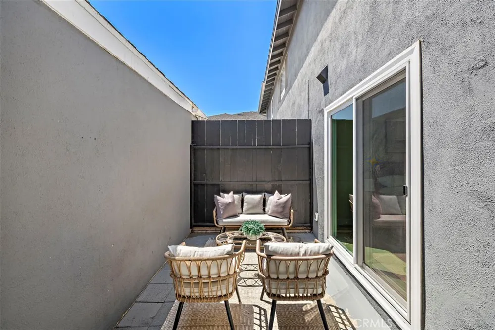 108 Danbury Costa Mesa, CA 92626