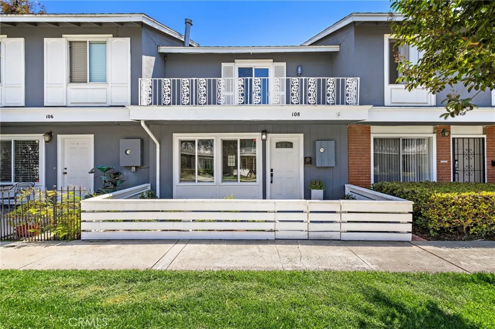 108 Danbury Costa Mesa, CA 92626