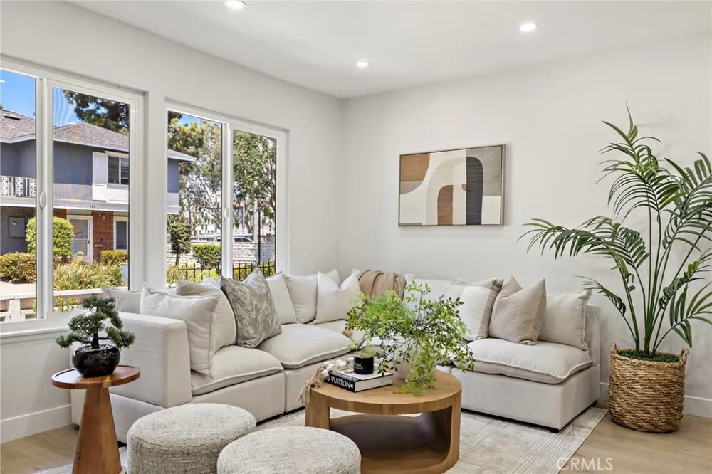 108 Danbury Costa Mesa, CA 92626