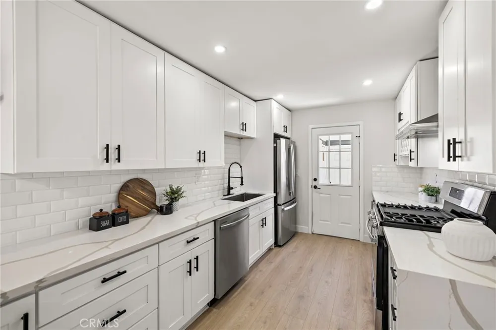 108 Danbury Costa Mesa, CA 92626