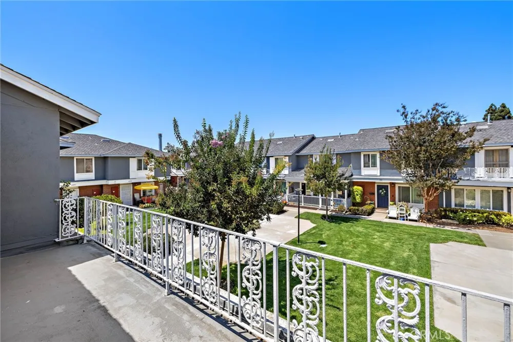 108 Danbury Costa Mesa, CA 92626
