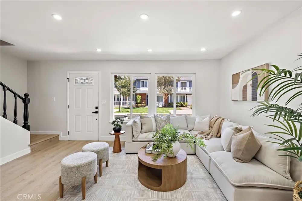 108 Danbury Costa Mesa, CA 92626