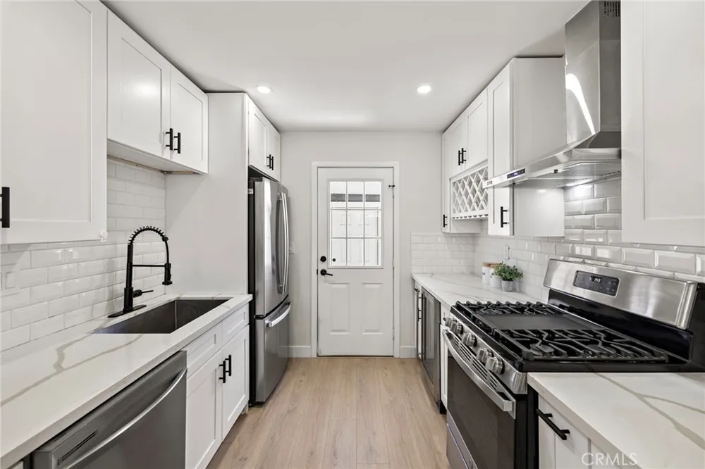 108 Danbury Costa Mesa, CA 92626